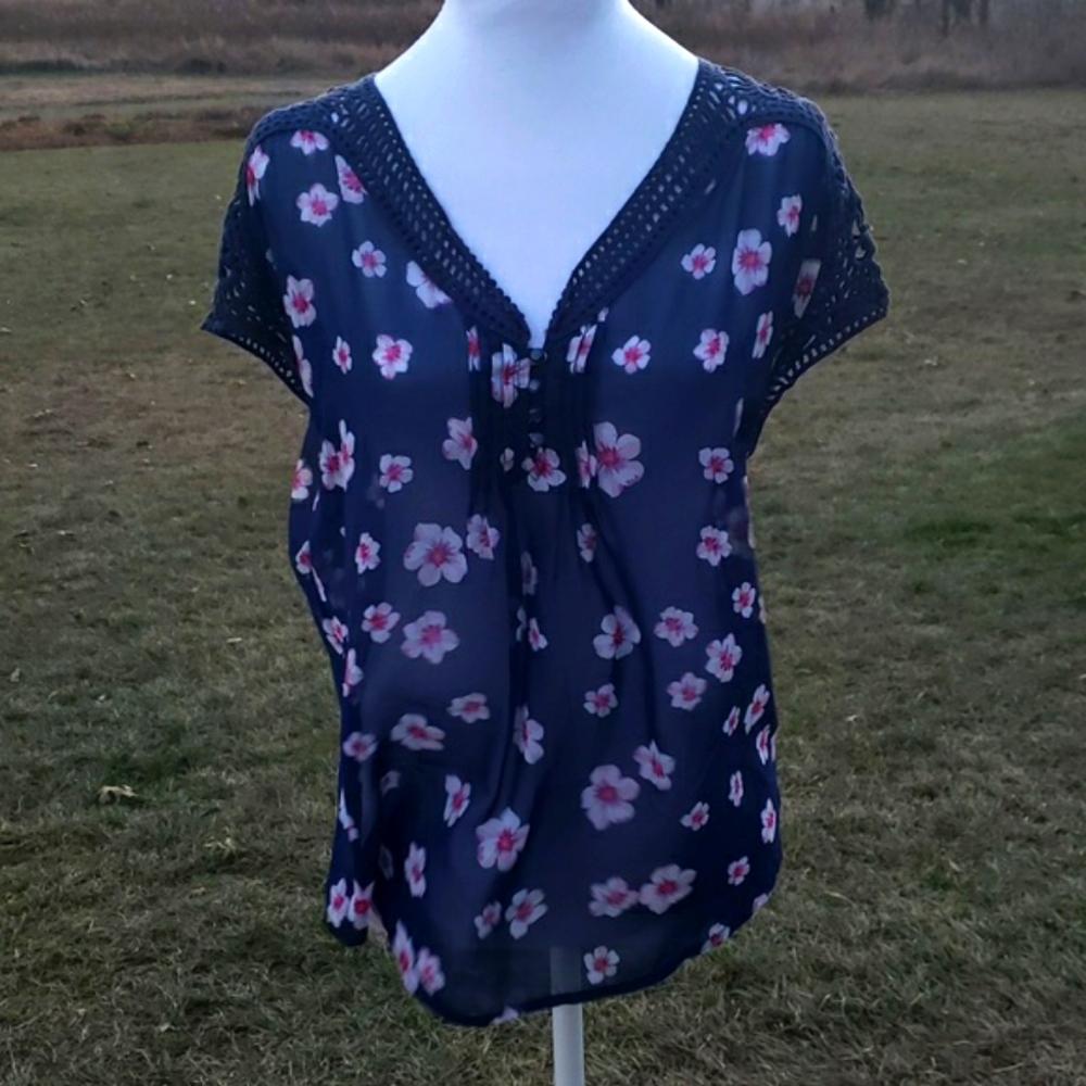 ⭐️⭐️ Candie's Short Sleeve Shirt - Girls/Teens - Picture 3 of 5